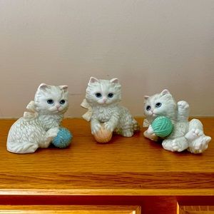 Three kitten statues
